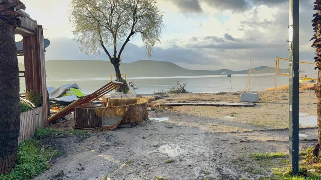 Gece saatlerinde başladı, sağanak yağış sele dönüştü! Sabahın ilk ışıklarıyla selin verdiği hasar ortaya çıktı 6